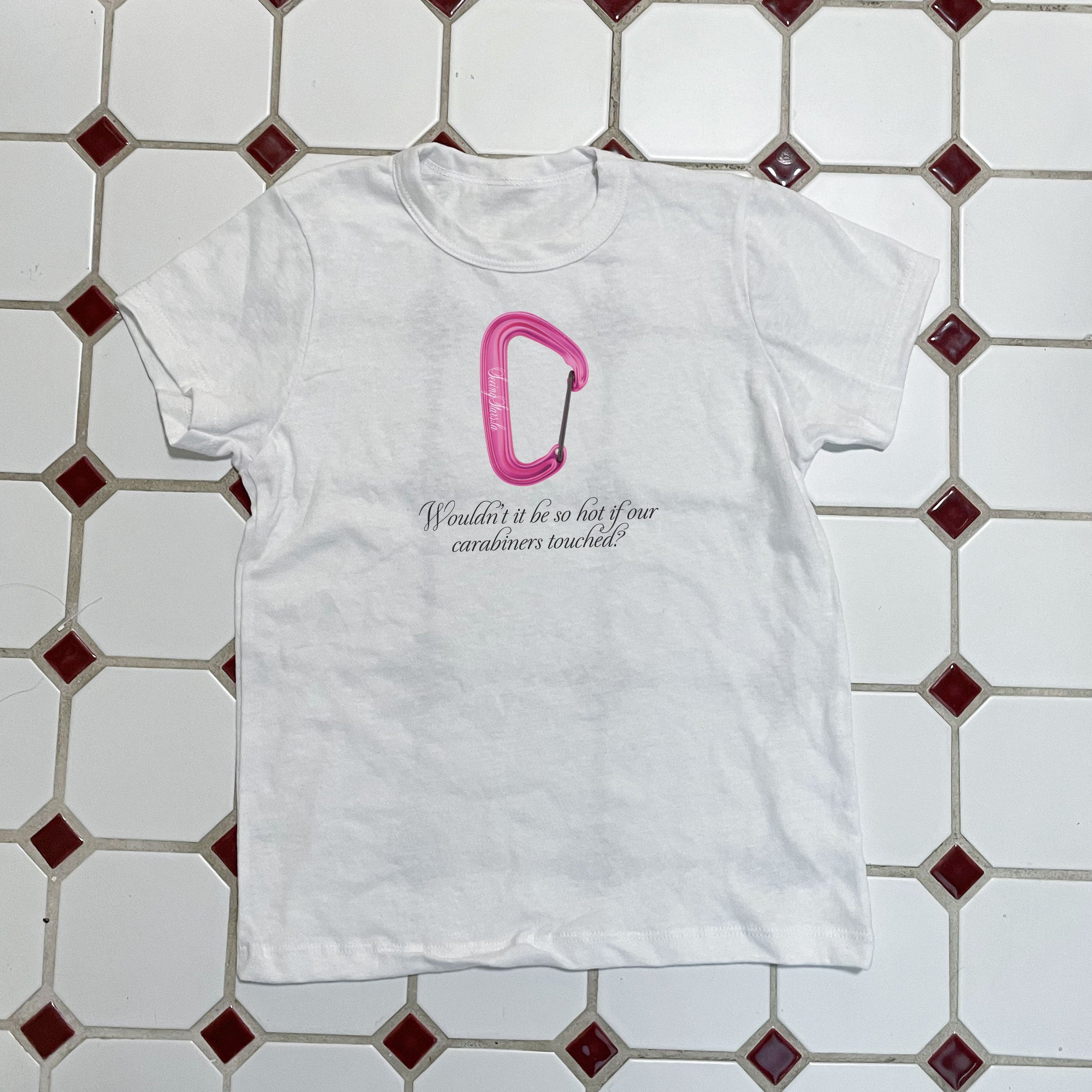 Carabiner Femme Tee